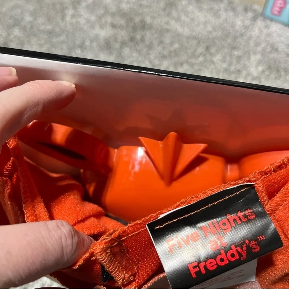 Five Nights at Freddy's Youth Foxy Costume M 8 New Complete - Picture 4 of 8